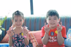 Hai bé Gia Hân và Quý Thiện được phẫu thuật hở hàm ếch thành công bởi chiến dịch 'Nụ cười từ trái tim.' (Ảnh: BTC)