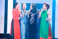 Bốn diva làng nhạc Việt: Thanh Lam, Mỹ Linh, Hà Trần và Hồng Nhung xuất hiện trên sân khấu 'Ngày xanh.' (Ảnh: HBN)