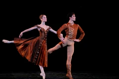 Các nghệ sỹ diễn vở 'In The Night.' (Ảnh: ’Opera de Paris )