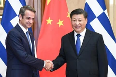 Chủ tịch Trung Quốc Tập Cận Bình và Thủ tướng Hy Lạp Kyriakos Mitsotakis. (Ảnh: THX)