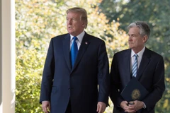 Tổng thống Donald Trump và Chủ tịch FED Jerome Powell. (Ảnh: AFP/TTXVN)