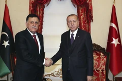 Tổng thống Thổ Nhĩ Kỳ Tayyip Erdogan và người đứng đầu GNA Fayez al-Sarraj. (Ảnh: AP)