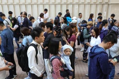 Người dân Hong Kong đi bỏ phiếu. (Ảnh: SCMP)