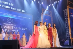 Năm thí sinh top đầu của cuộc thi Nữ sinh thanh lịch Thủ đô năm 2019. (Ảnh: Kim Anh/Vietnam+)