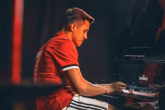 Dù được trả lương cao nhất đội nhưng Sanchez không thường xuyên được ra sân. (Ảnh: Manchester United)
