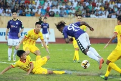 Trận đấu Hà Nội FC và Dược Nam Hà Nam Định diễn ra căng thẳng ngay từ những phút đầu.
