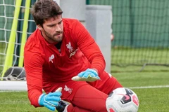 Alisson Becker tập luyện trở lại. (Ảnh: Sky Sports)