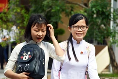Môn thi Ngữ Văn được các thí sinh tại tỉnh Cà Mau đánh giá là hay, nhiều em làm bài tốt. (Ảnh: Huỳnh Thế Anh/TTXVN) 