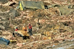 Lực lượng cứu hộ tại hiện trường vụ vỡ đập hồ chứa chất thải tại Minas Gerais hôm 25/1/2019 (Nguồn: THX/TTXVN)