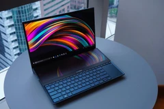 Asus ZenBook Pro Duo sở hữu hai màn hình có độ phân giải 4K (Ảnh: Soyacincau)