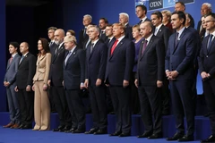 Các nhà lãnh đạo tham dự Hội nghị thượng đỉnh NATO ngày 4/12. (Ảnh: AFP/TTXVN)