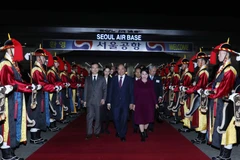 Lễ tiễn Thủ tướng Chính phủ Nguyễn Xuân Phúc và Phu nhân tại sân bay quân sự Seoul, Hàn Quốc. (Ảnh: Thống Nhất/TTXVN) 