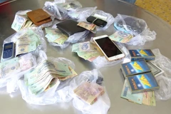 Tang vật thu giữ tại hiện trường. (Ảnh: Thanh Tân/TTXVN)