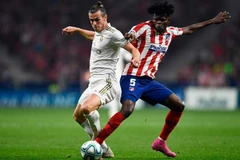 Hai đội tranh giành khu vực giữa sân và không có nhiều cơ hội dứt điểm rõ rệt. (Ảnh: AFP/Getty)