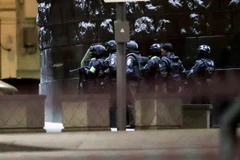 Lực lượng đặc nhiệm Nga được tăng cường sau vụ nổ súng. (Ảnh: AP)