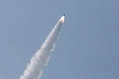 Một vụ phóng thử vũ khí tại địa điểm không xác định của Triều Tiên. (Ảnh: AFP/TTXVN)