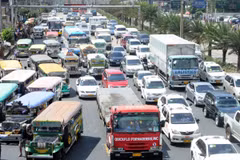 Giới chức Manila luôn phải đau đầu với nạn ùn tắc giao thông. (Ảnh: AFP)