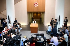 Trưởng đặc khu Hong Kong Lâm Trịnh Nguyệt Nga trong một cuộc họp báo. (Ảnh: THX/TTXVN)