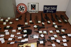 Cảnh sát Italy phát hiện kho vũ khí lớn. (Ảnh: Reuters)