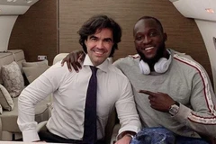 Romelu Lukaku cùng người đại diện Federico Pastorello trên đường đến Italy. (Ảnh: Instagram)