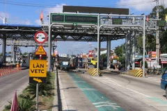 Làn thu phí tự động không dừng ở trạm BOT Cần Thơ-Phụng Hiệp. (Ảnh: Thanh Liêm/TTXVN) 