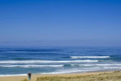 Bãi biển Plage des Chênes Lièges tại Pháp. (Ảnh minh họa: Global Look Press)