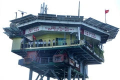 Nhà giàn DK1/10 tại Bãi cạn Cà Mau. (Ảnh: Thành Đạt/TTXVN)