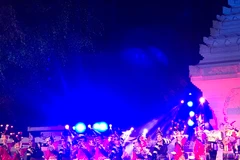 Tiết mục biểu diễn của các học viên chương trình IACS. (Ảnh: Đỗ Quyên/TTXVN) 