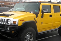 "Quái vật khổng lồ" Hummer H2. (Ảnh: Electrek)