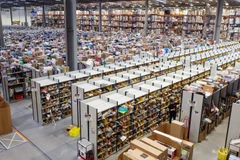 Kho hàng khổng lồ của Amazon tại Dunfermline. (Ảnh: Pressandjournal)