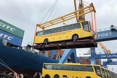 Lễ xuất khẩu xe Bus thương hiệu Việt sang Philippines. (Ảnh: Trần Tĩnh/TTXVN)