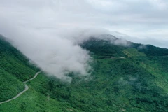 Hình ảnh độc đáo cảnh mây phủ đỉnh đèo Hải Vân ngày đầu Xuân 2022 