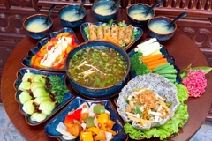 Một mâm cỗ cúng Rằm tháng Bảy.