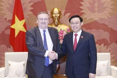 Chủ tịch Quốc hội Vương Đình Huệ tiếp Đại sứ Hungary tại Việt Nam Ory Csaba. (Ảnh: Doãn Tấn/TTXVN)