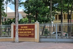 Cơ quan chức năng đang tiến hành khám xét tại VP ĐKĐĐ chi nhánh Long Thành. (Nguồn: thanhnien.vn)