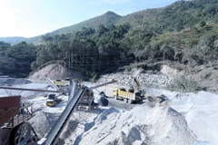 Sản suất đá tại Mỏ đá Lũng Cái Đay của Doanh nghiệp tư nhân Ngọc Dụ, huyện Bình Gia, tỉnh Lạng Sơn. (Ảnh: Anh Tuấn/TTXVN)