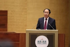 Phó Thủ tướng Lê Văn Thành thừa ủy quyền của Thủ tướng trình bày Báo cáo đánh giá bổ sung kết quả thực hiện kế hoạch phát triển kinh tế-xã hội và ngân sách nhà nước năm 2021 và tình hình thực hiện kế hoạch phát triển kinh tế-xã hội và ngân sách nhà nước n