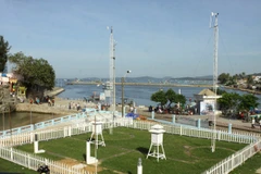 Trạm khí tượng thủy văn cảnh báo lũ. (Nguồn: Duy Khương/TTXVN)