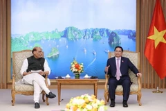 Thủ tướng Phạm Minh Chính tiếp Bộ trưởng Quốc phòng Cộng hòa Ấn Độ Rajnath Singh. (Ảnh: Dương Giang/TTXVN)