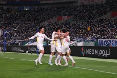 Các cầu thủ Việt Nam ăn mừng sau bàn thắng mở tỷ số của trung vệ Thanh Bình. (Ảnh: Đào Thanh Tùng/TTXVN)