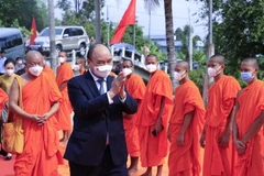 [Photo] Chủ tịch nước thăm Học viện Phật giáo Nam tông Khmer 