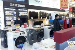 Các mặt hàng tủ sấy, máy sấy quần áo, máy giặt có chức năng sấy thu hút nhiều khách hàng trong những ngày nồm ẩm. (Nguồn: vovgiaothong.vn)