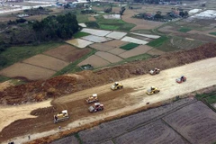 Công trường cao tốc Bắc-Nam phía Đông đoạn Nghi Sơn-Diễn Châu, những ngày giáp Tết Nguyên đán Nhâm Dần 2022. (Ảnh: Huy Hùng/TTXVN)