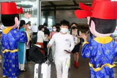 Khách du lịch đến Đà Nẵng trong dịp Năm mới 2022. (Ảnh: Trần Lê Lâm/TTXVN)