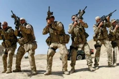 Các tay súng bắn tỉa của Bundeswehr với súng trường tấn công Heckler & Koch G36, vũ khí được lựa chọn cho binh lính Đức. (Nguồn: Reuters)