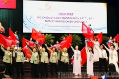 Một tiết mục văn nghệ chào mừng tại buổi họp mặt. (Nguồn: hcmcpv.org.vn)