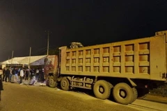 Hiện trường vụ tai nạn tại tỉnh Thanh Hóa vào tối 12/1. (Ảnh: TXVN phát)