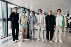 Chuyến bay âm nhạc có 1-0-2, SpaceSpeakers bất ngờ xuất hiện và trình diễn ca khúc mới ở độ cao 10.000m