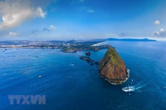 Thành phố Tuy Hòa nhìn từ biển. (Ảnh: Châu Đạo Cường/TTXVN phát)