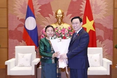 Chủ tịch Quốc hội Vương Đình Huệ tiếp Phó Chủ tịch Quốc hội Lào